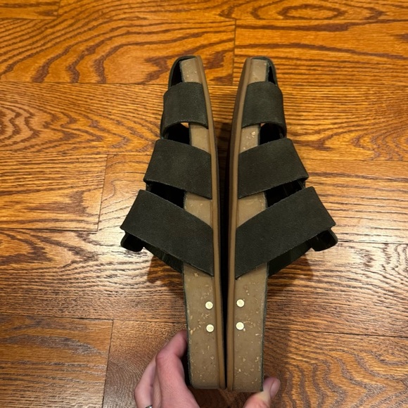 Beek Tody Mule in Moss Green Suede Leather Fisherman Sandals size 10 Worm Once - Picture 5 of 9
